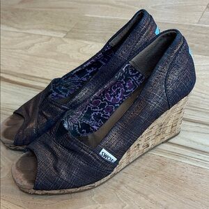 Tom’s wedges size 8.5 iridescent purple